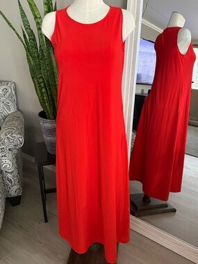 ❤️ Chico’s Red Sleeveless Midi Dress ❤️
Size 0 (US 4/6)